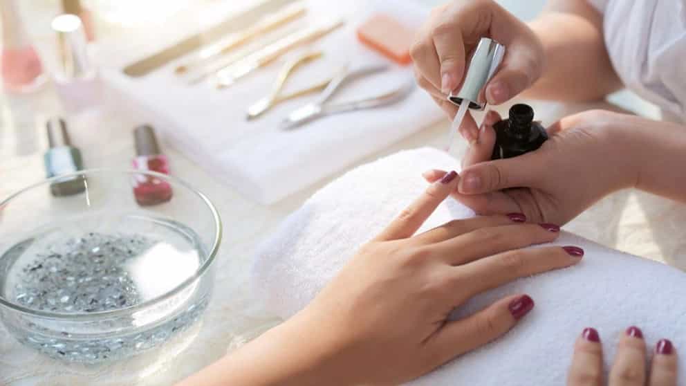 برای مراقبت از ناخن کاشت چه کنیم؟