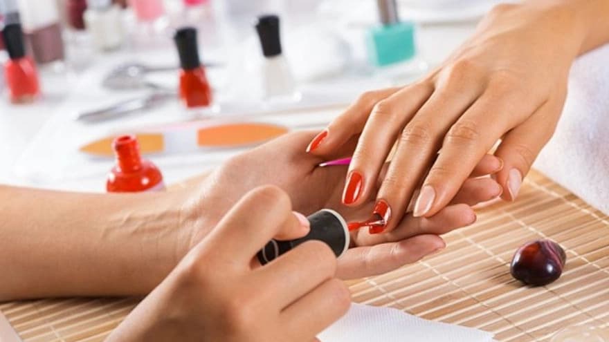 برای مراقبت از ناخن کاشت چه کنیم؟