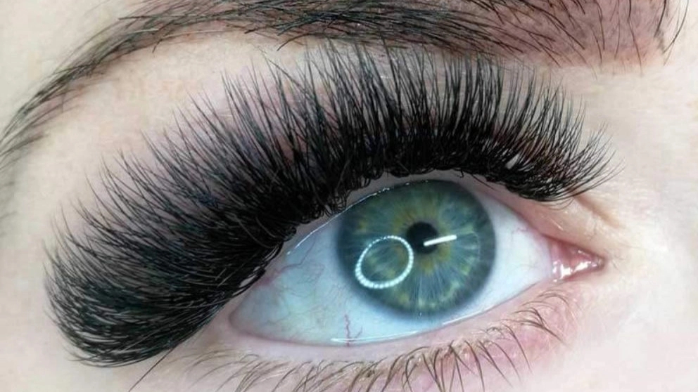Valium eyelash implantation, a way to add volume to eyelashes Valium eyelash implantation, a way to add volume to eyelashes